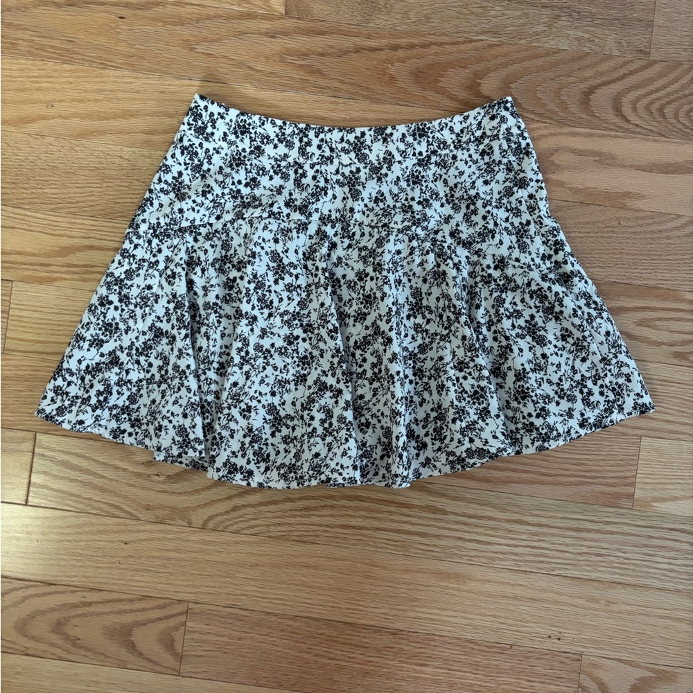 Chic Black and White Floral Skater Skirt